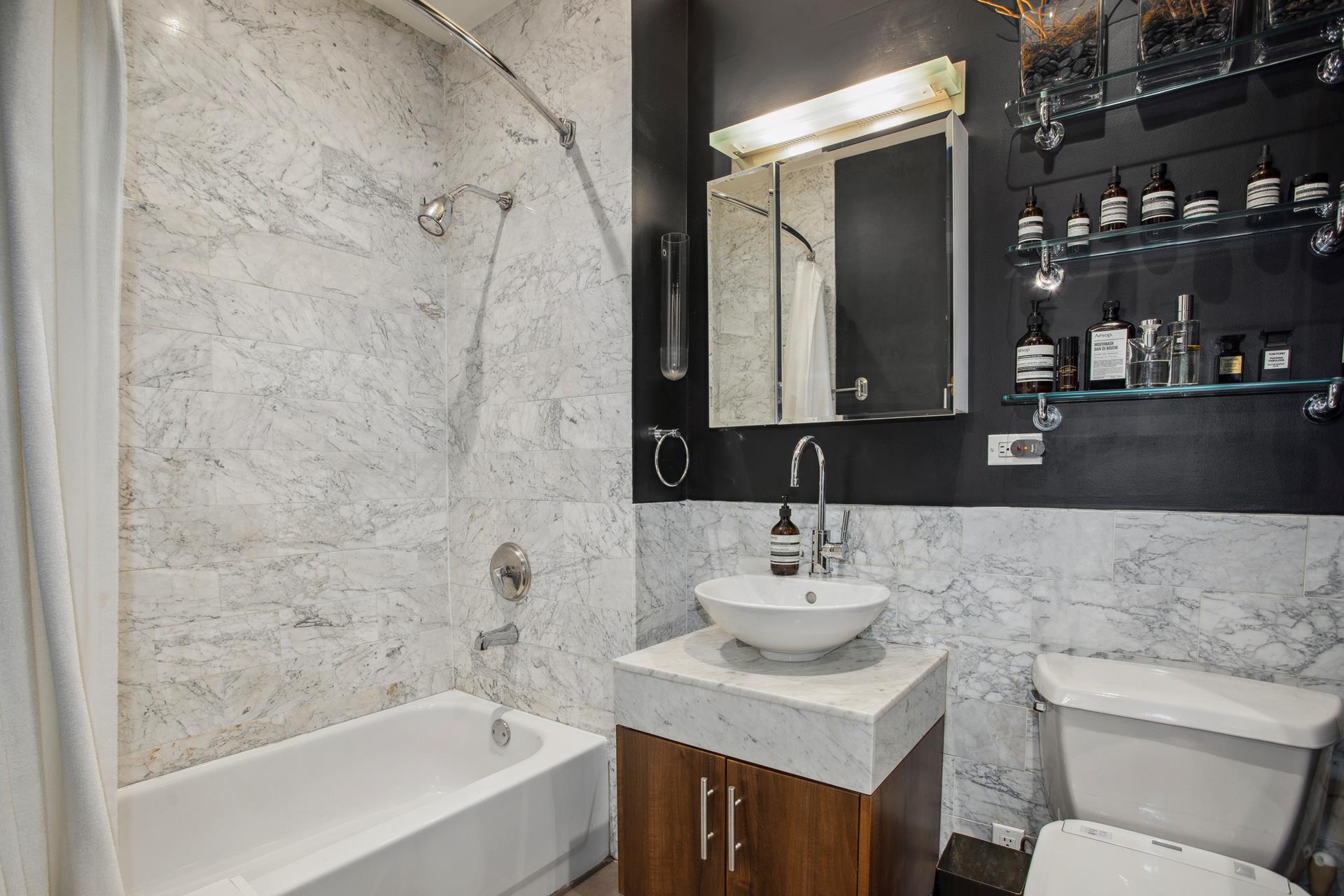 #5 photo, 1 Wall Street Court, マンハッタン Financial District , NY 10005