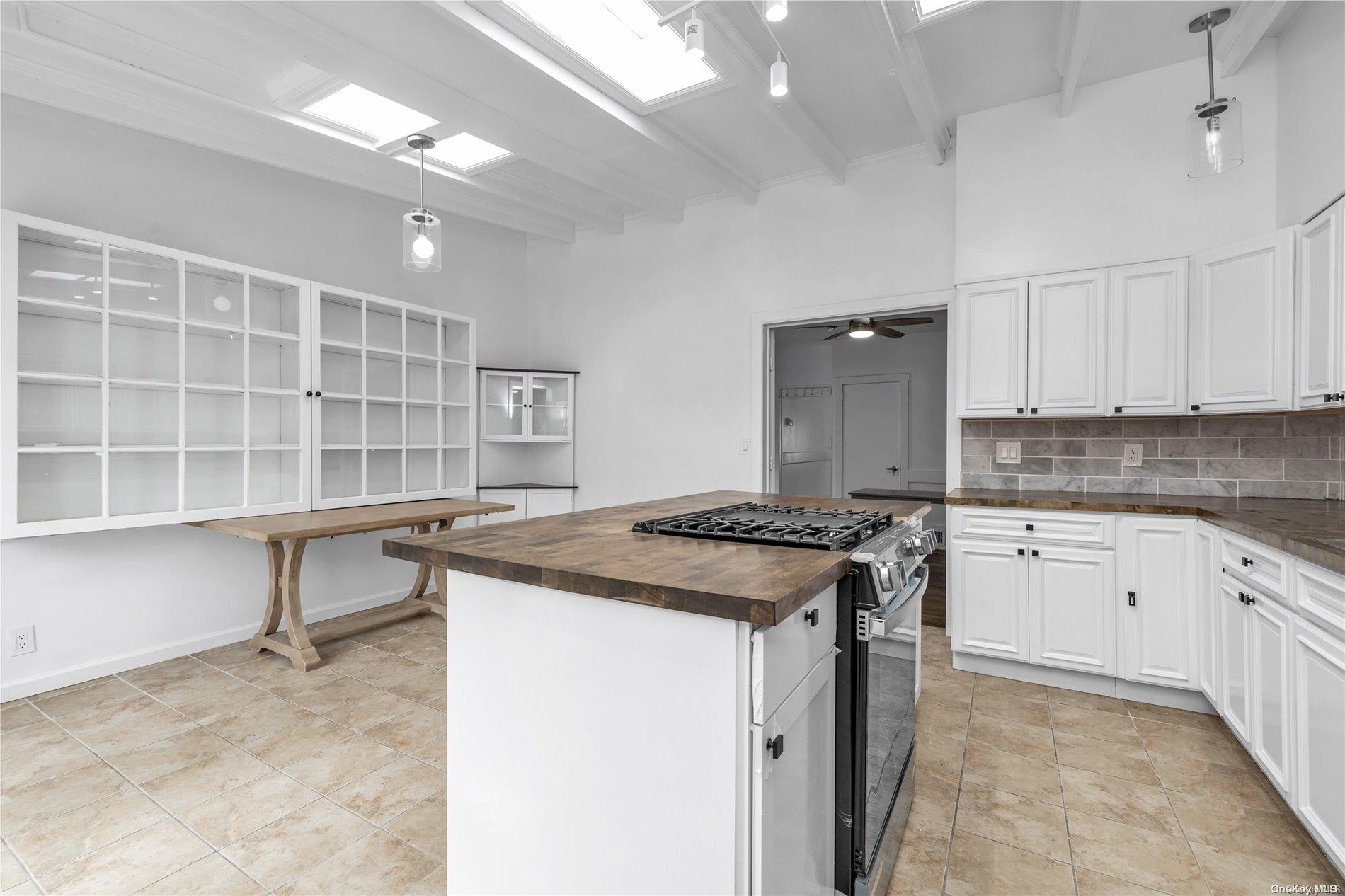 #11 photo, 15-59 150th Place, 뉴욕퀸즈 Whitestone , NY 11357