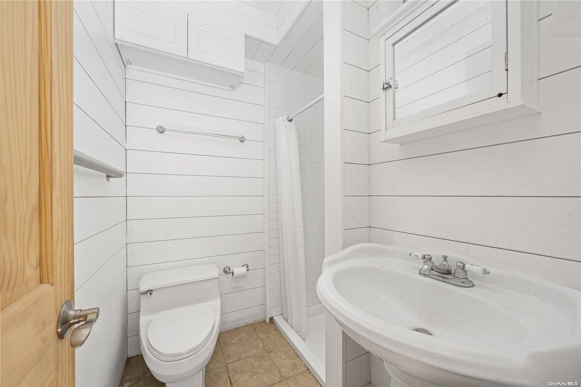 #10 photo, 4 Maple Street, ناسو Glenwood Landing , NY 11547