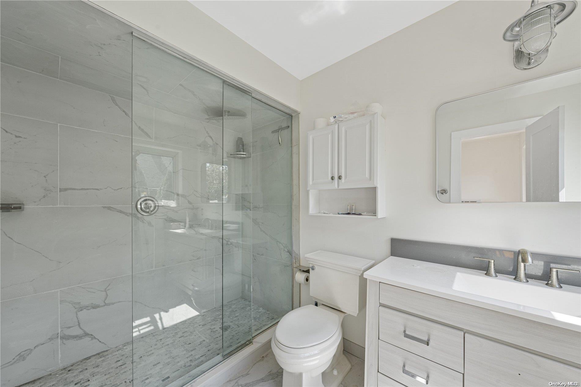 #16 photo, 4 Maple Street, ناسو Glenwood Landing , NY 11547