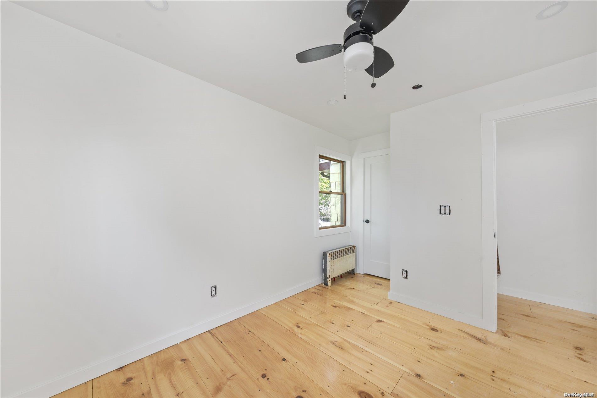 #18 photo, 4 Maple Street, ناسو Glenwood Landing , NY 11547