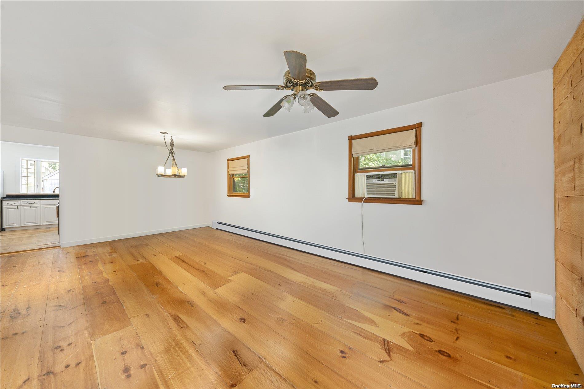 #2 photo, 4 Maple Street, ناسو Glenwood Landing , NY 11547