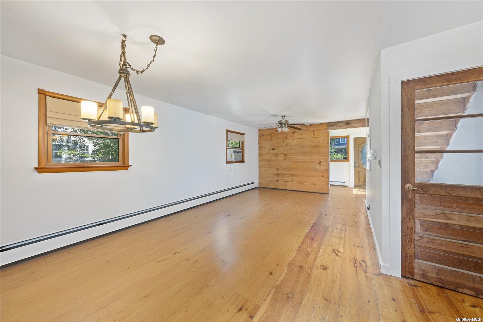 #3 photo, 4 Maple Street, ناسو Glenwood Landing , NY 11547