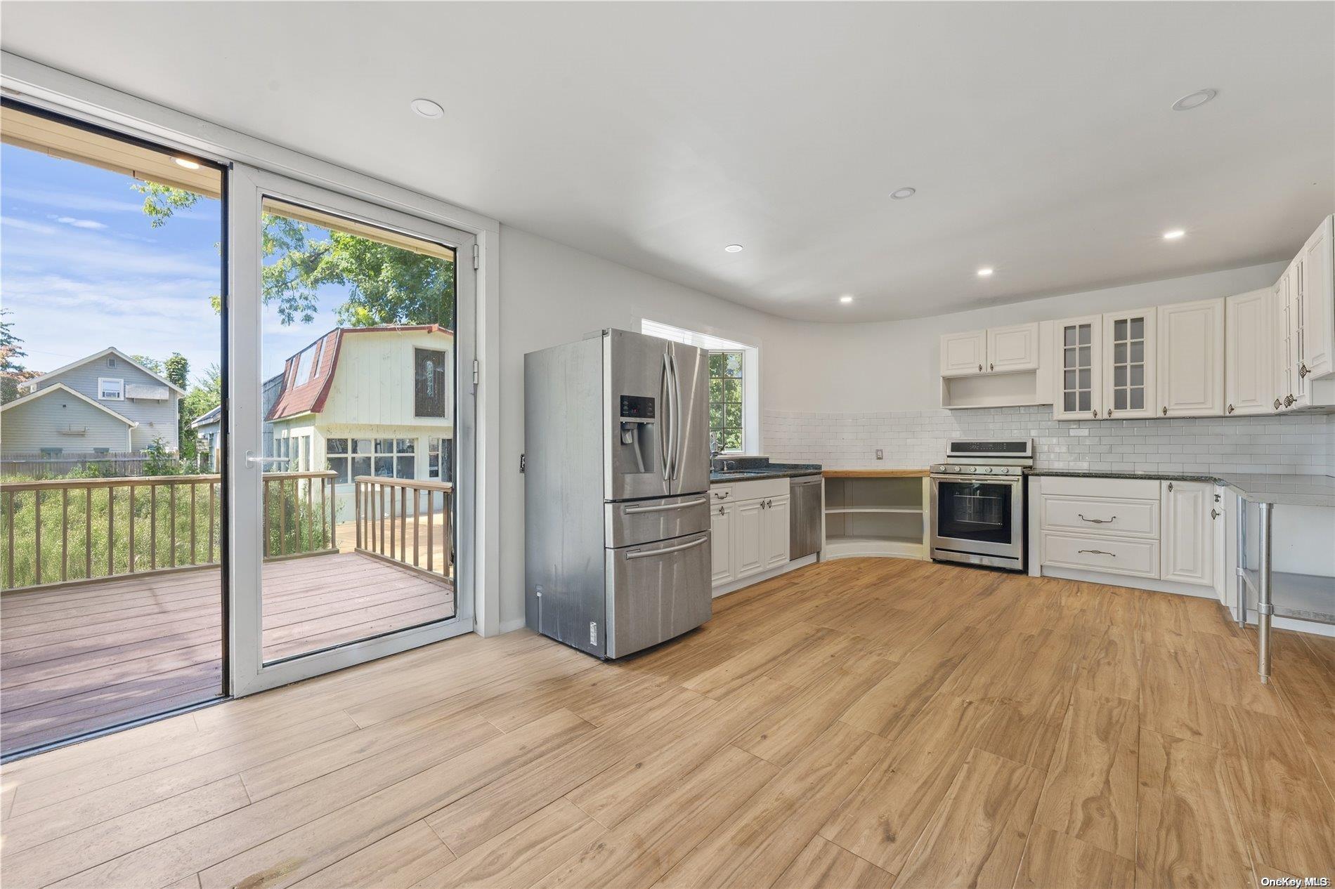 #4 photo, 4 Maple Street, ناسو Glenwood Landing , NY 11547