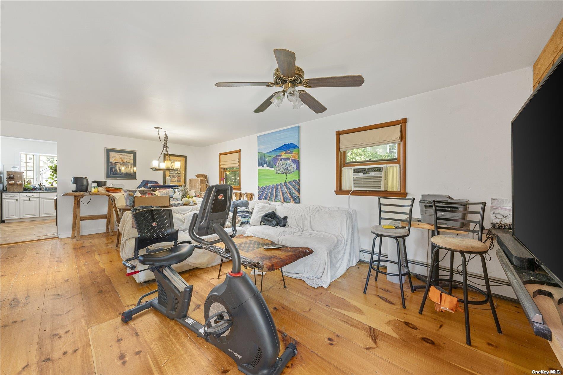 #8 photo, 4 Maple Street, ناسو Glenwood Landing , NY 11547