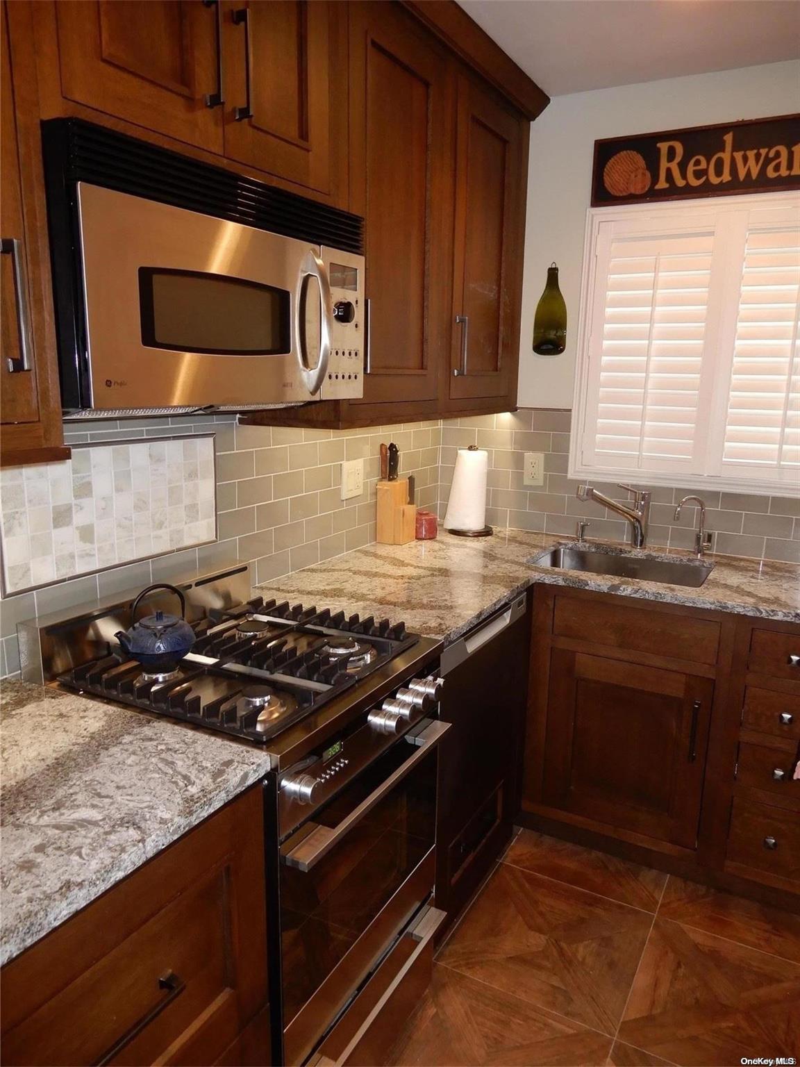 #7 photo, 410 Broadway, Port Jefferson Station , NY 11776