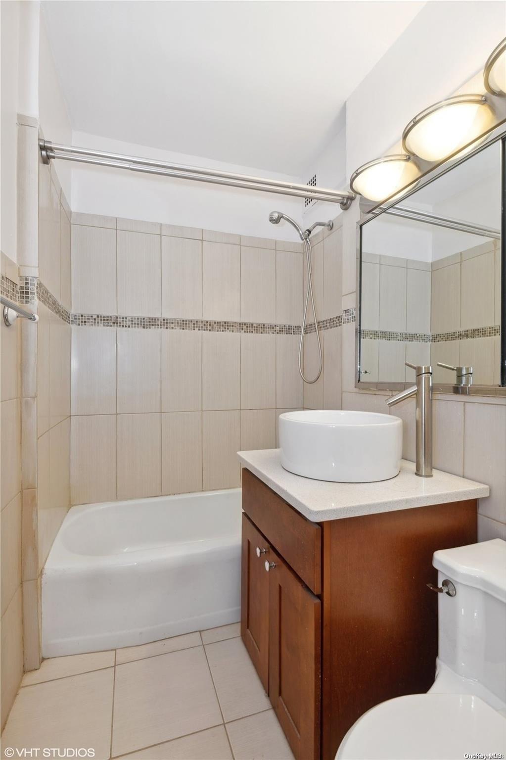 #15 photo, 61-20 Grand Central Parkway, クイーンズ区 Forest Hills , NY 11375
