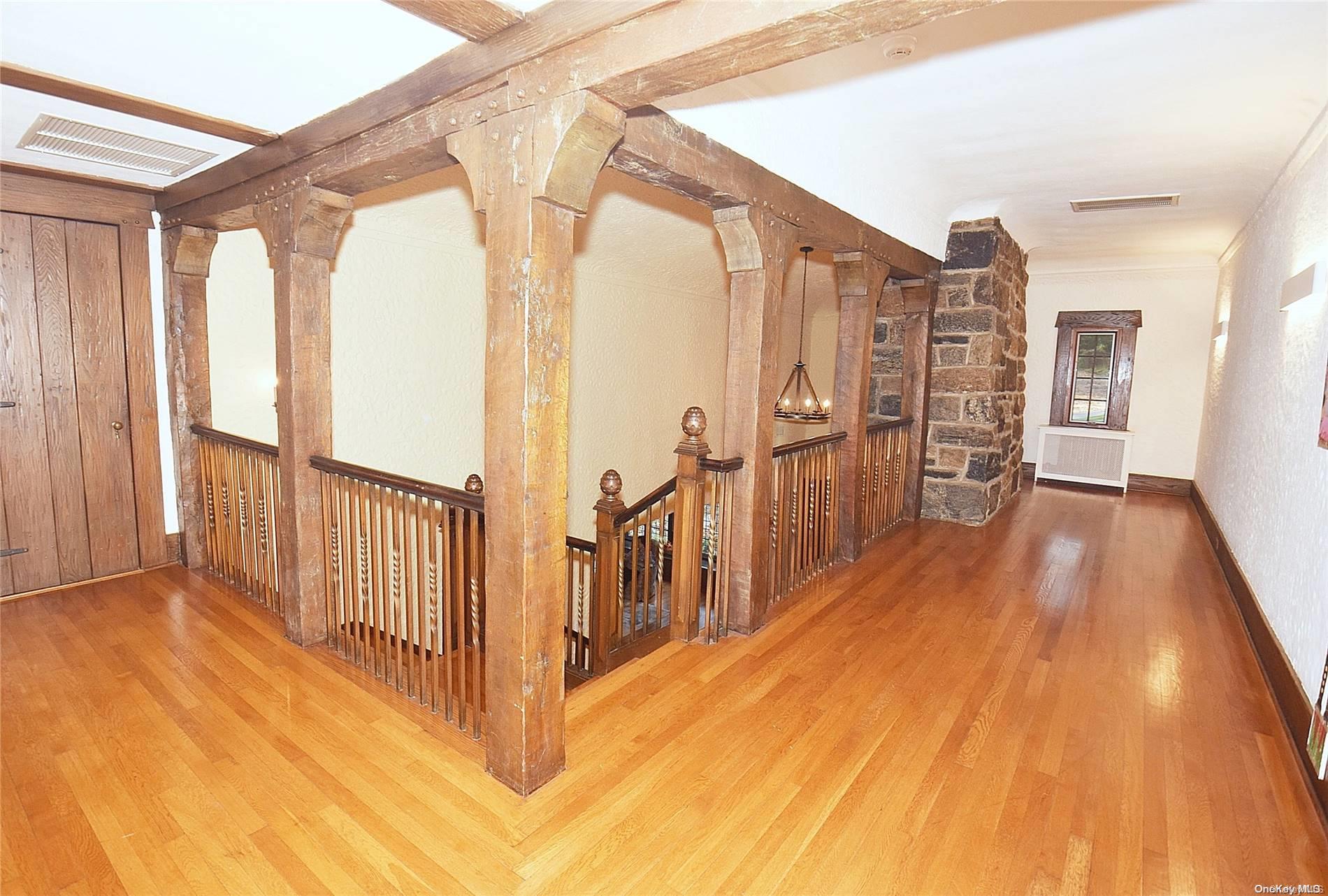 #20 photo, 539 Manhasset Woods Road, Manhasset , NY 11030