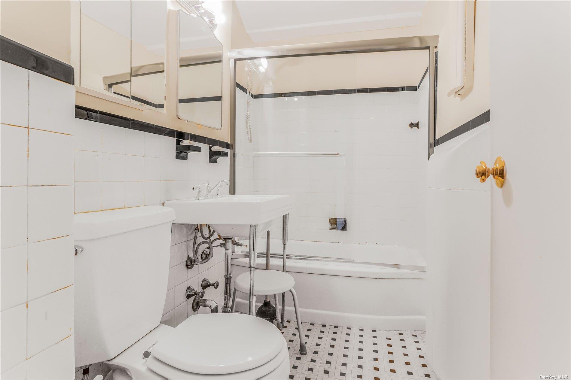 #9 photo, 98-22 63rd Drive, クイーンズ区 Rego Park , NY 11374