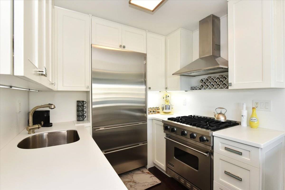 #10 photo, 18-15 215th street, #15H, Bayside , NY 11360