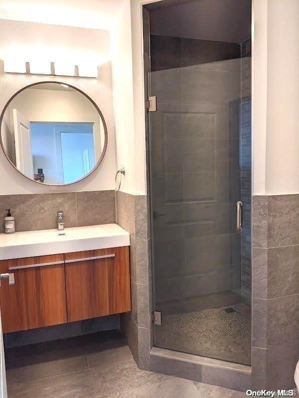 #18 photo, 86-30 Grand Avenue, Elmhurst , NY 11373