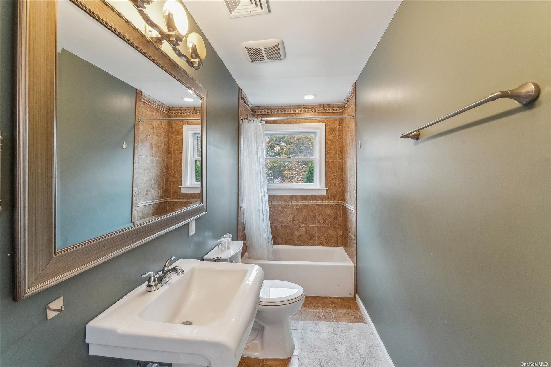 #17 photo, 1 Candace Drive, サフォーク郡 East Quogue , NY 11942