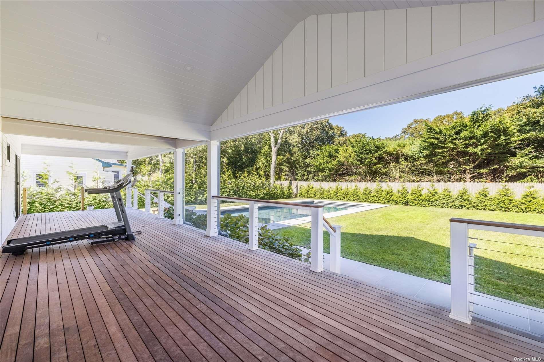 #19 photo, 69 School Street, サフォーク郡 Hampton Bays , NY 11946