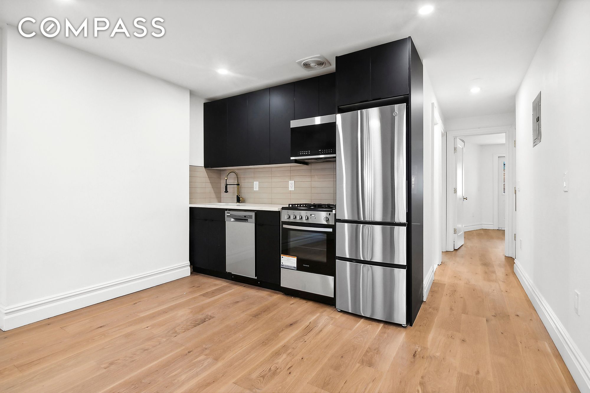 #1 photo, 816 Lafayette Avenue GARDEN, 布鲁克林 Bedford-Stuyvesant , NY 11221