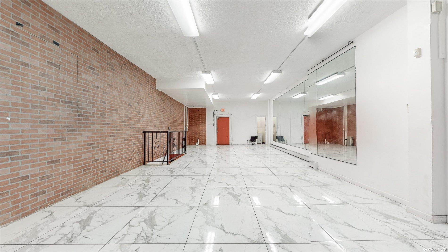 #2 photo, 85 Ocean Avenue, ナッソー郡 Valley Stream , NY 11580