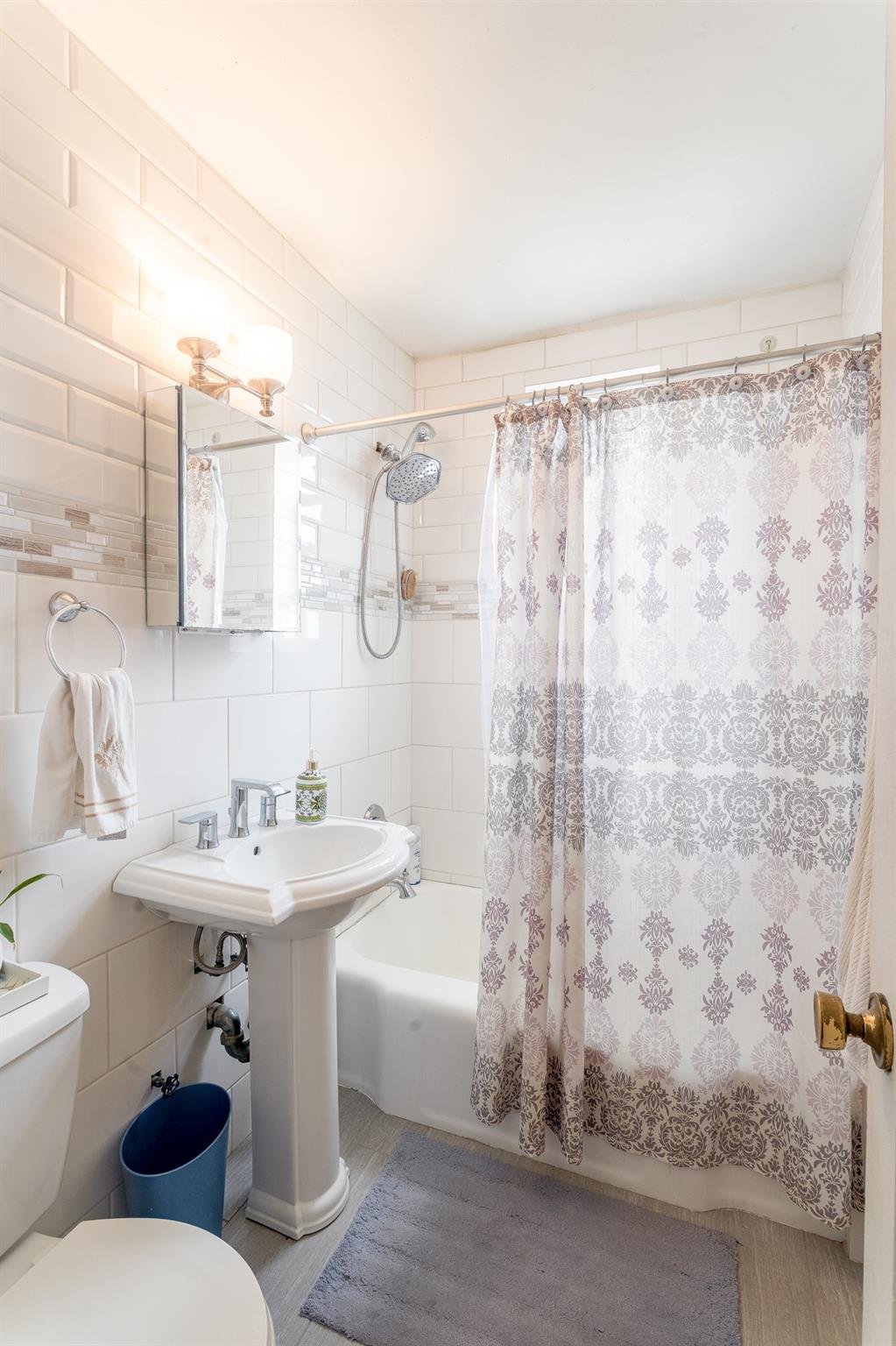 #4 photo, 5614 Netherland Avenue, Bronx , NY 10471