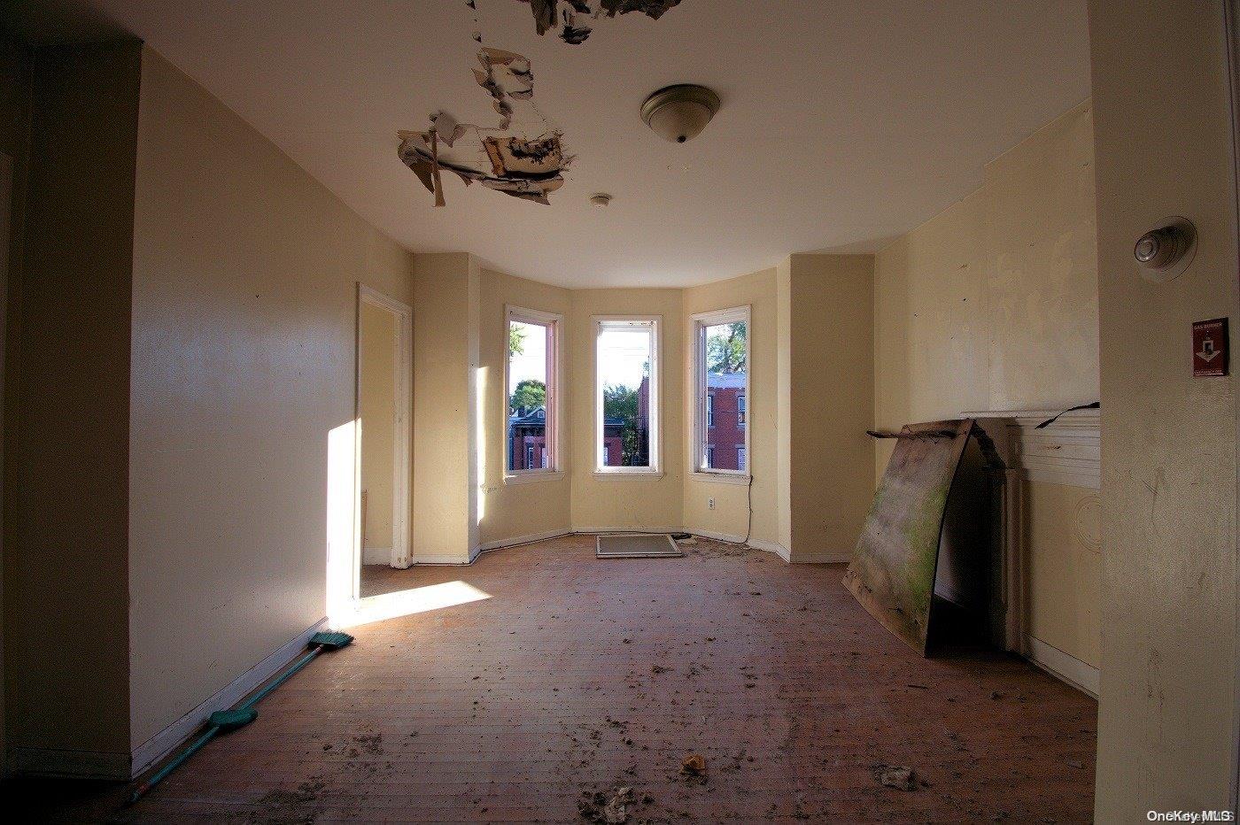 #5 photo, 96 Overlook Place, Newburgh , NY 12550