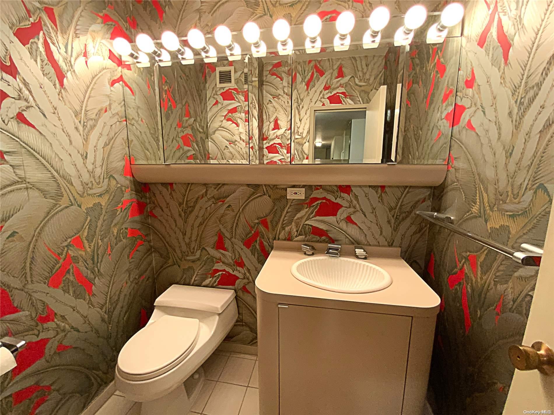 #10 photo, 27110 Grand Cental Parkway, クイーンズ区 Floral Park , NY 11005