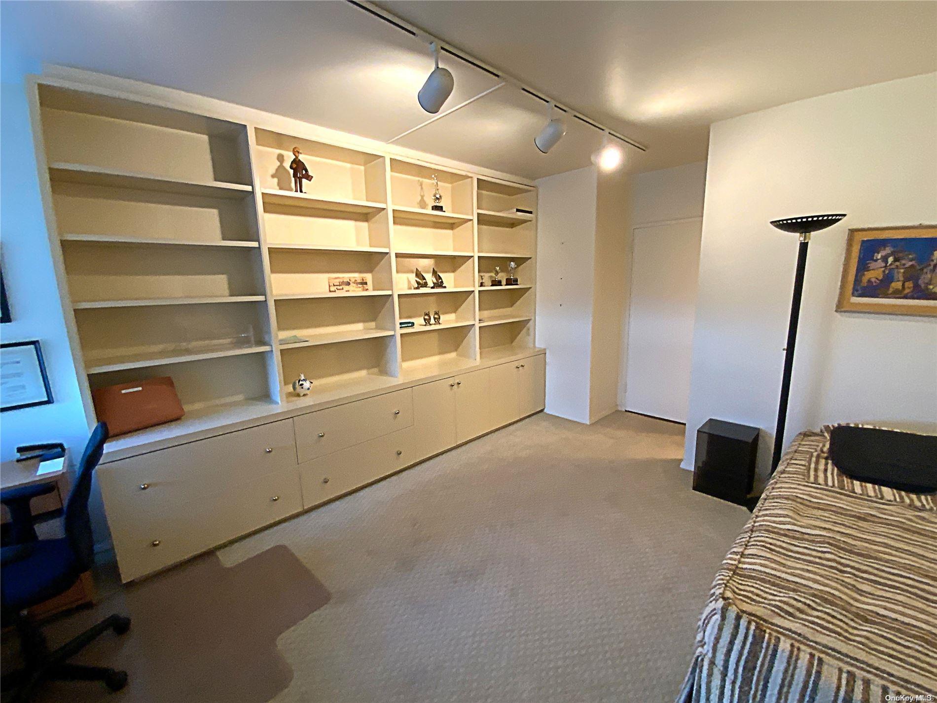 #11 photo, 27110 Grand Cental Parkway, クイーンズ区 Floral Park , NY 11005