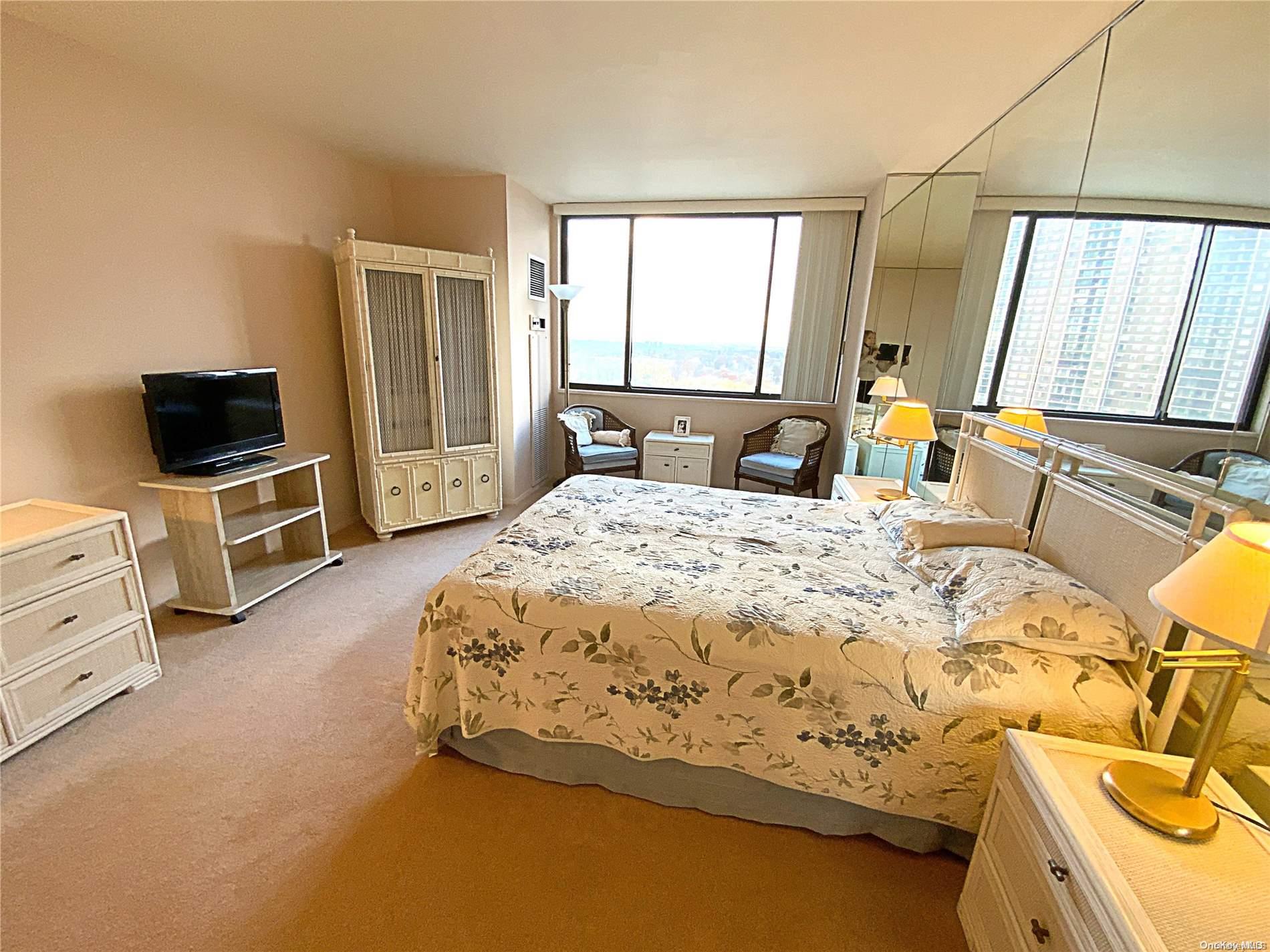 #14 photo, 27110 Grand Cental Parkway, クイーンズ区 Floral Park , NY 11005