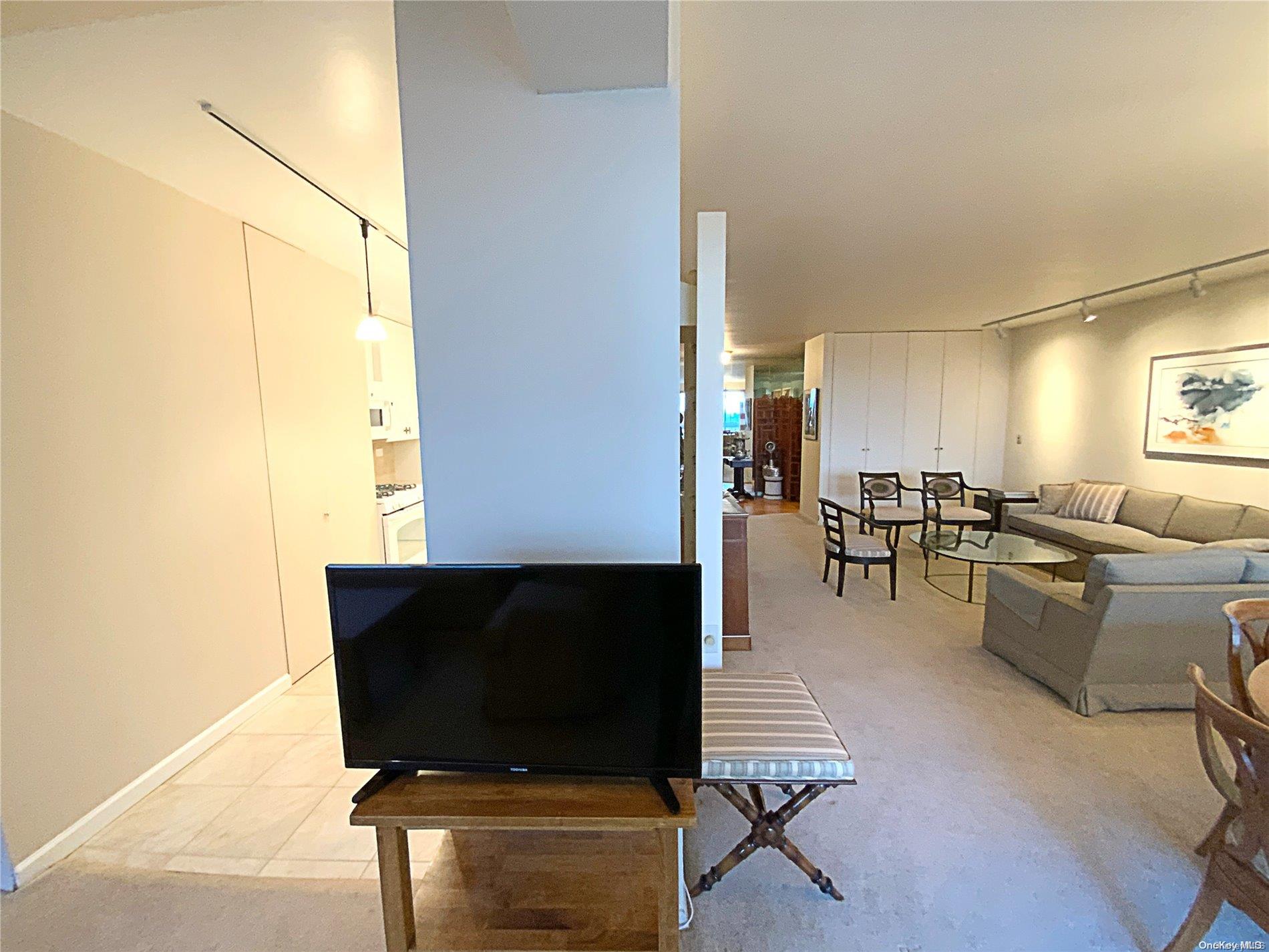 #7 photo, 27110 Grand Cental Parkway, クイーンズ区 Floral Park , NY 11005