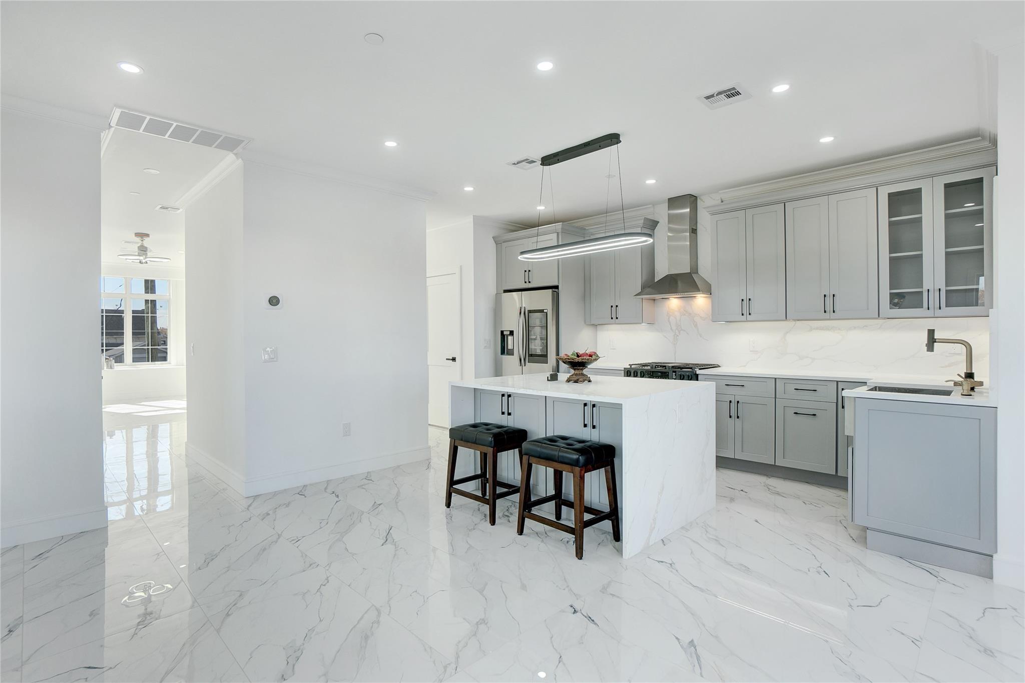 #9 photo, 14 James Street, East Rockaway , NY 11518