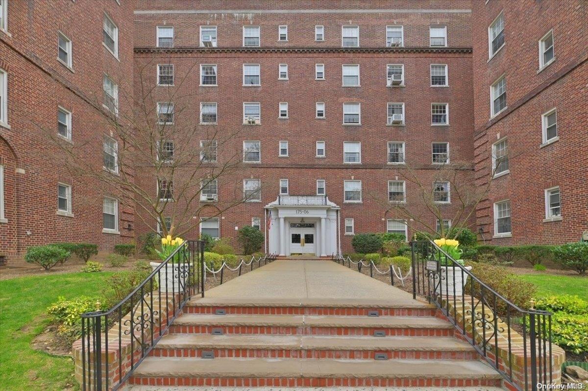 #3 photo, 175-06 Devonshire Road, কুইন্‌স Jamaica Estates , NY 11432