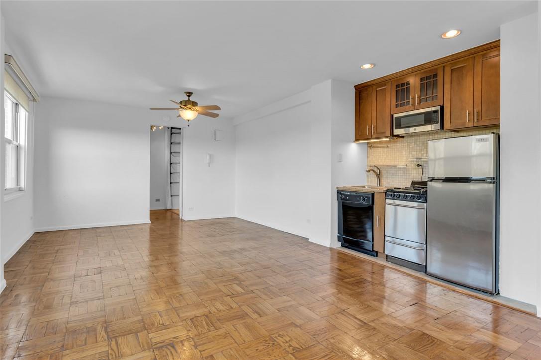 #8 photo, 3935 Blackstone Avenue, ブロンクス区 Bronx , NY 10471