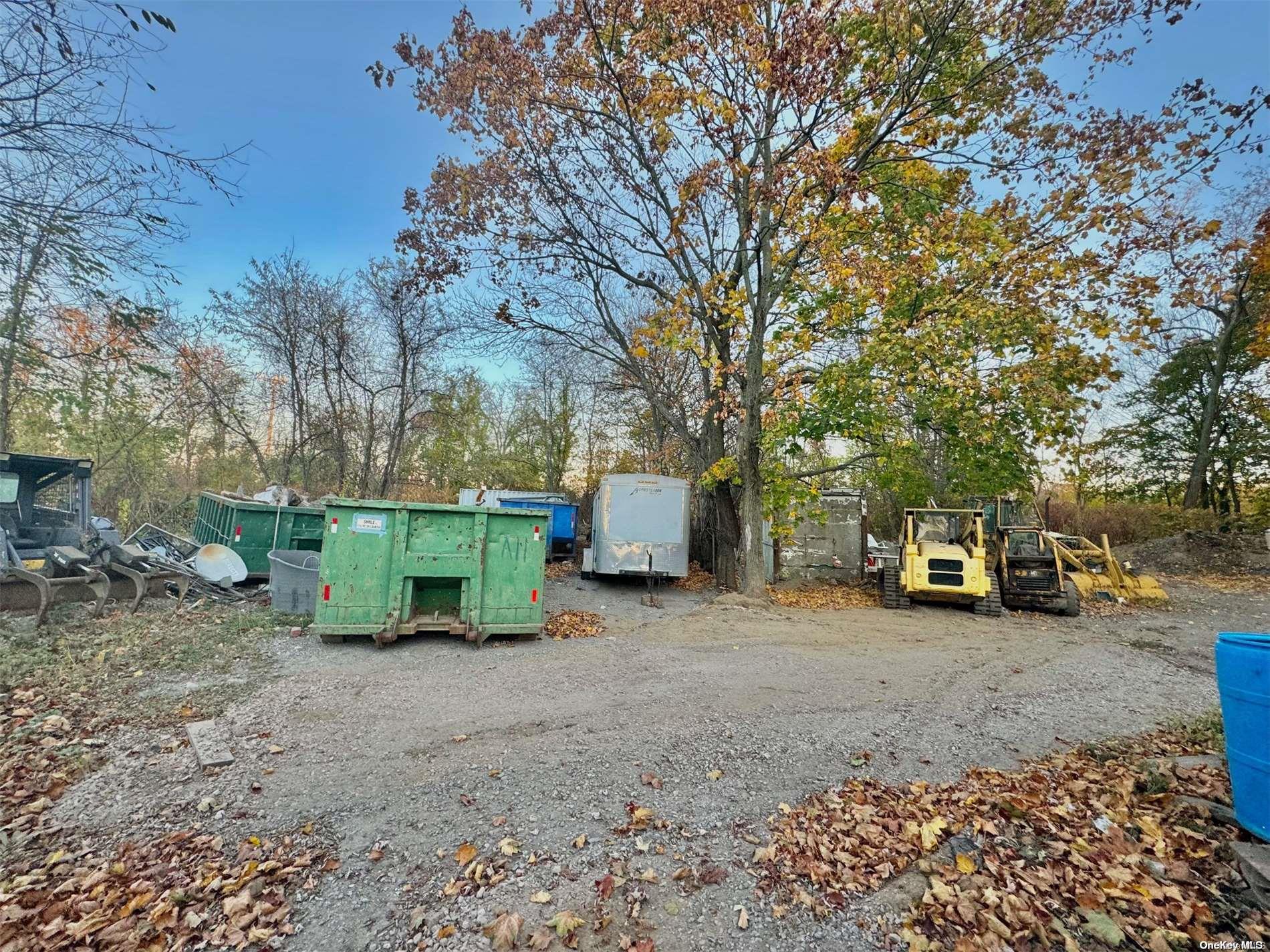 #17 photo, 241,247+ Albany Avenue, サフォーク郡 Amityville , NY 11701