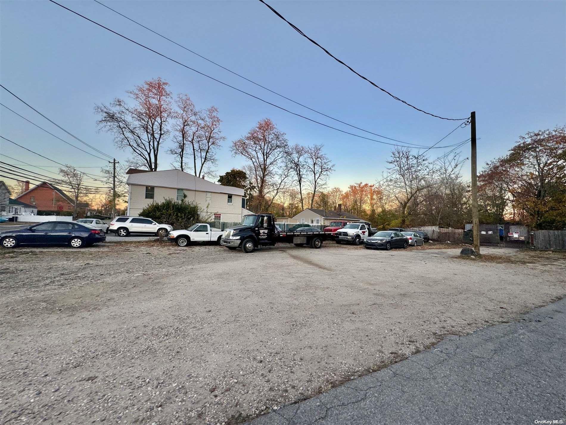 #4 photo, 241,247+ Albany Avenue, サフォーク郡 Amityville , NY 11701