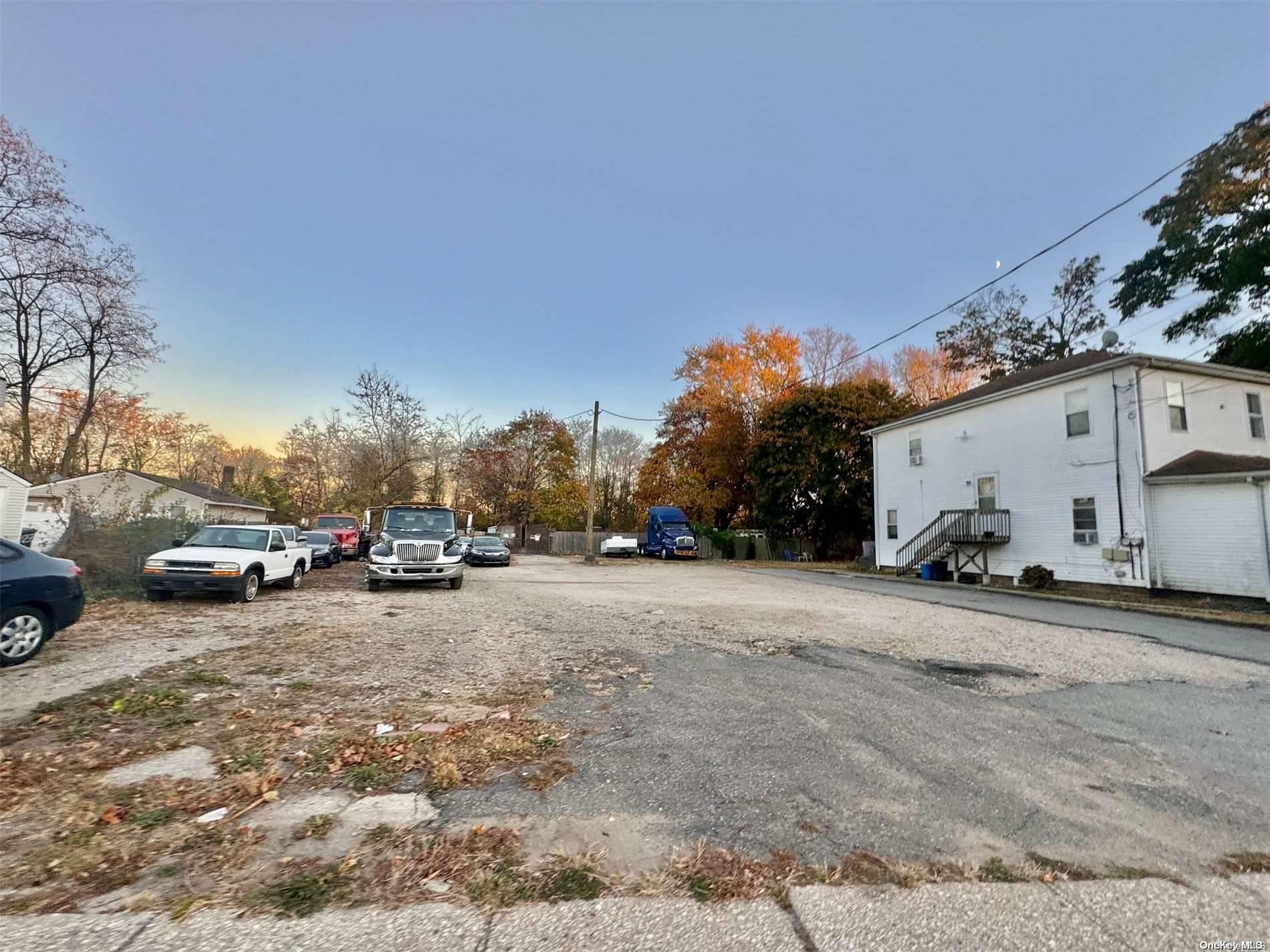 #5 photo, 241,247+ Albany Avenue, サフォーク郡 Amityville , NY 11701