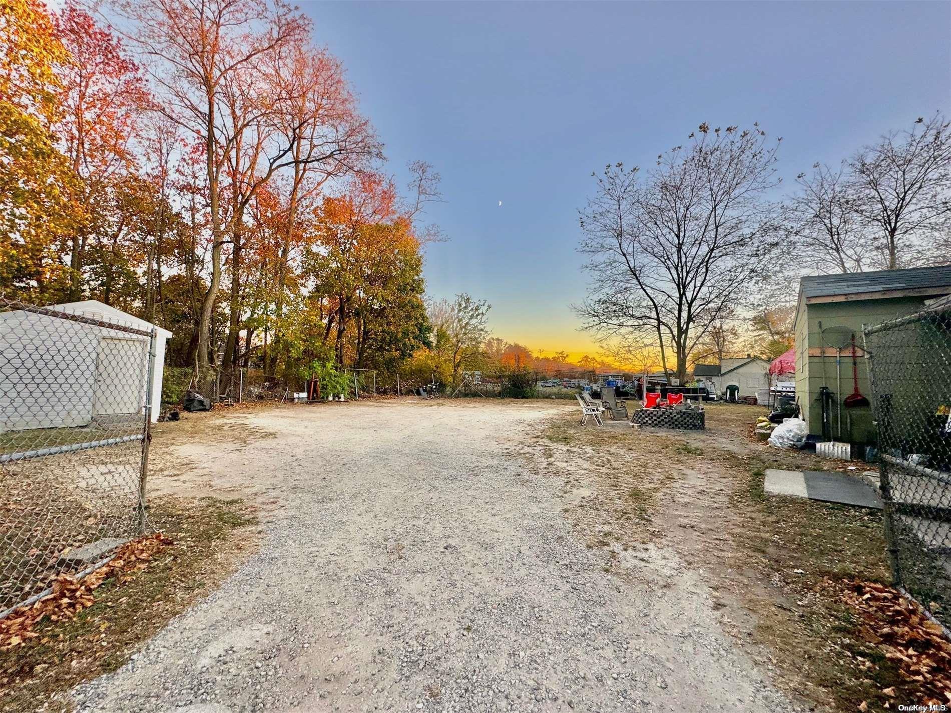 #6 photo, 241,247+ Albany Avenue, サフォーク郡 Amityville , NY 11701