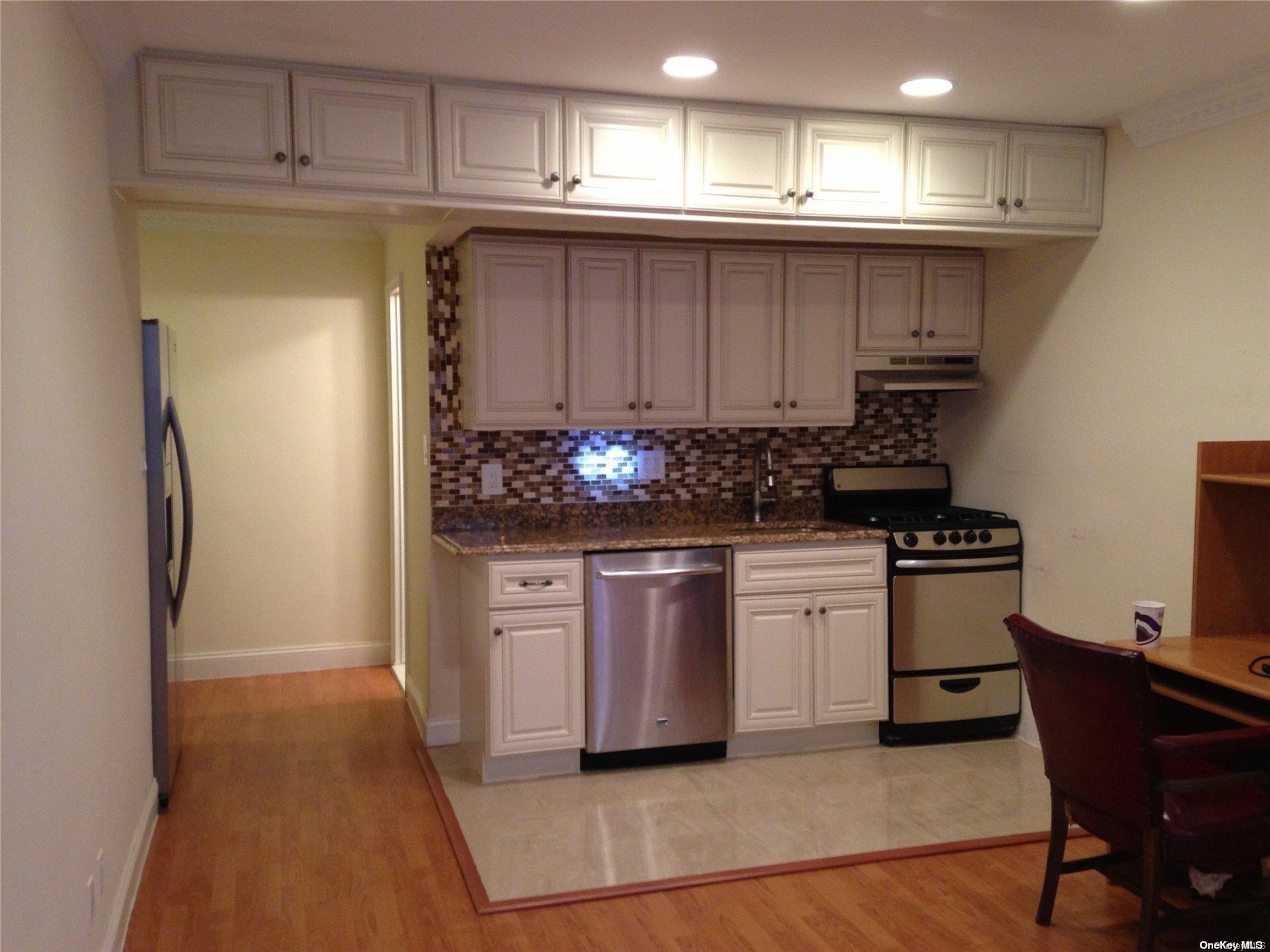 #11 photo, 15 Canterbury, ナッソー郡 Great Neck Plaza , NY 11021