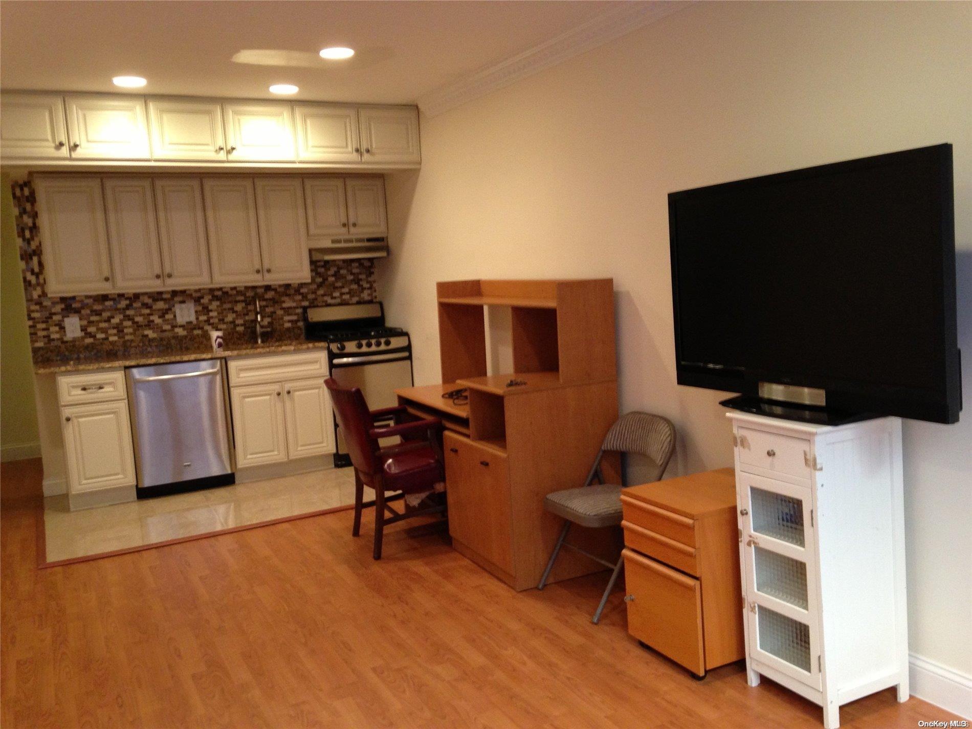 #6 photo, 15 Canterbury, ナッソー郡 Great Neck Plaza , NY 11021