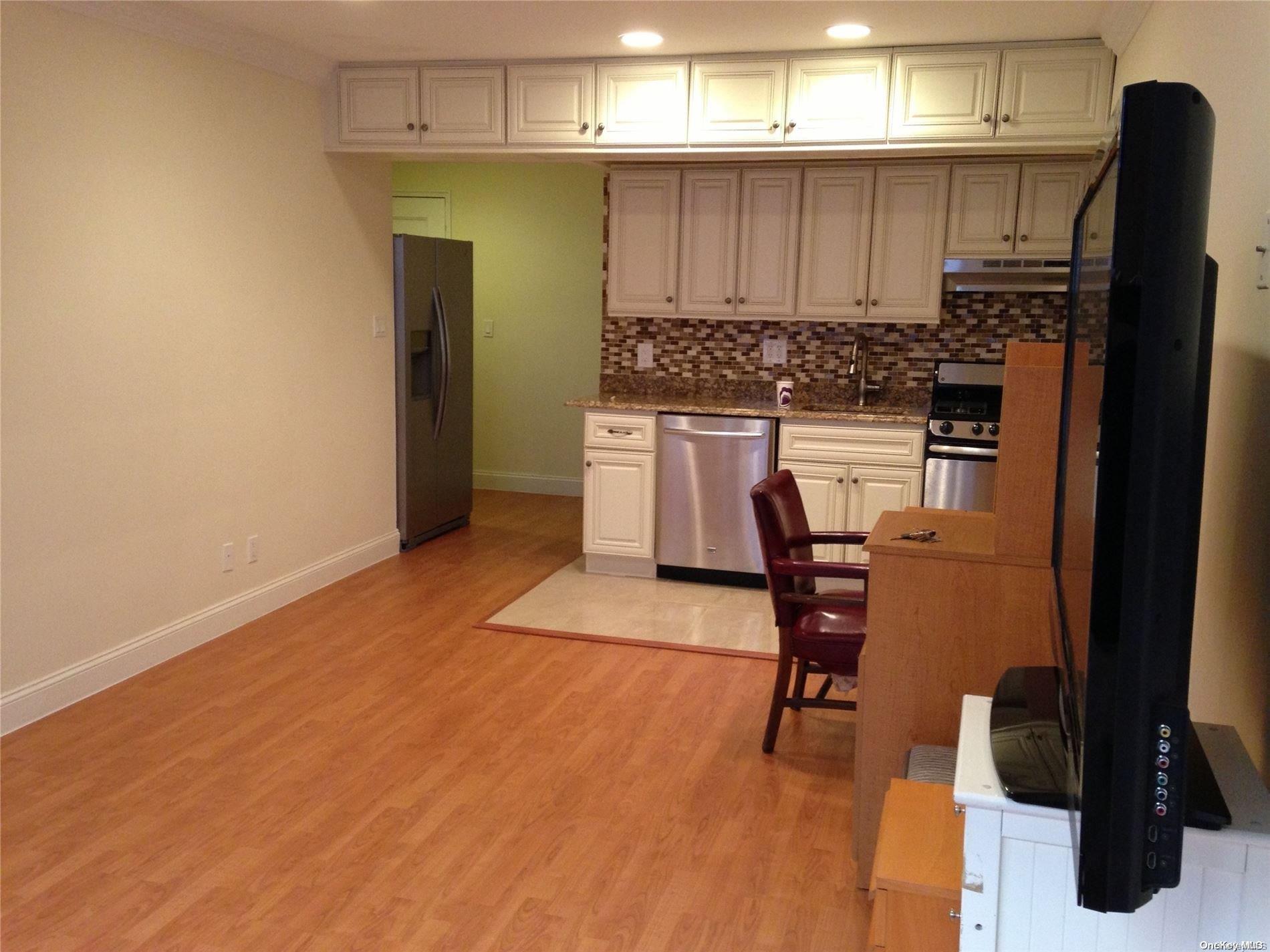 #7 photo, 15 Canterbury, ナッソー郡 Great Neck Plaza , NY 11021