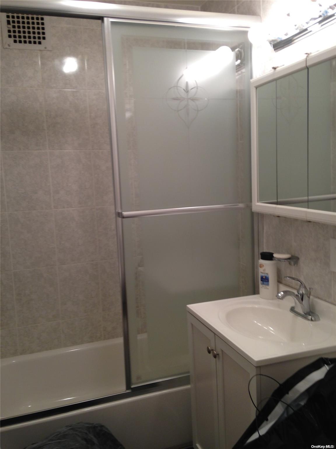 #8 photo, 15 Canterbury, ナッソー郡 Great Neck Plaza , NY 11021