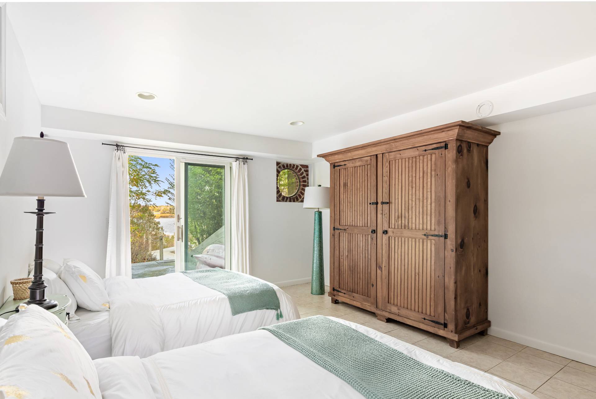 #14 photo, 70 Cedar Avenue, サフォーク郡 Southampton , NY 11968