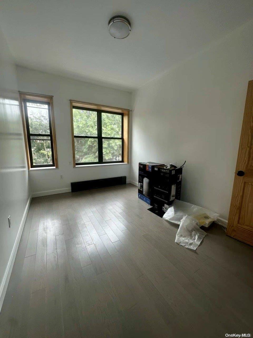 #4 photo, 32-26 83rd Street, クイーンズ区 East Elmhurst , NY 11370