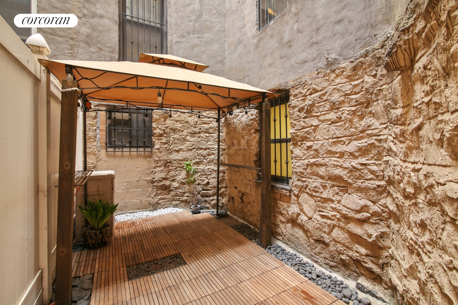 #1 photo, 943 St Marks Avenue, ब्रुकलीन Crown Heights , NY 11213