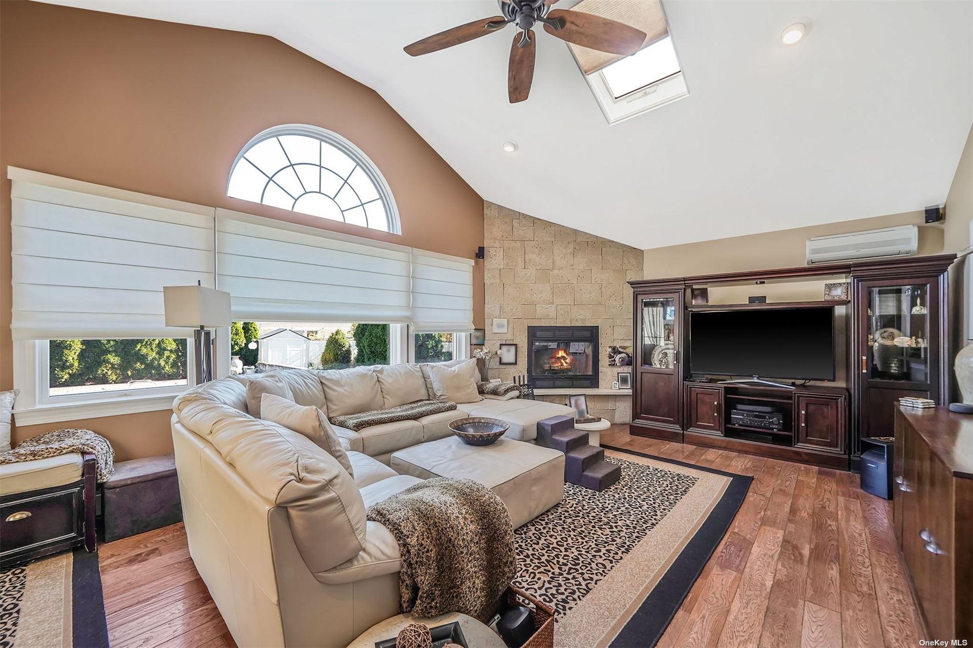 #5 photo, 10 Marchant Drive, Saint James , NY 11780