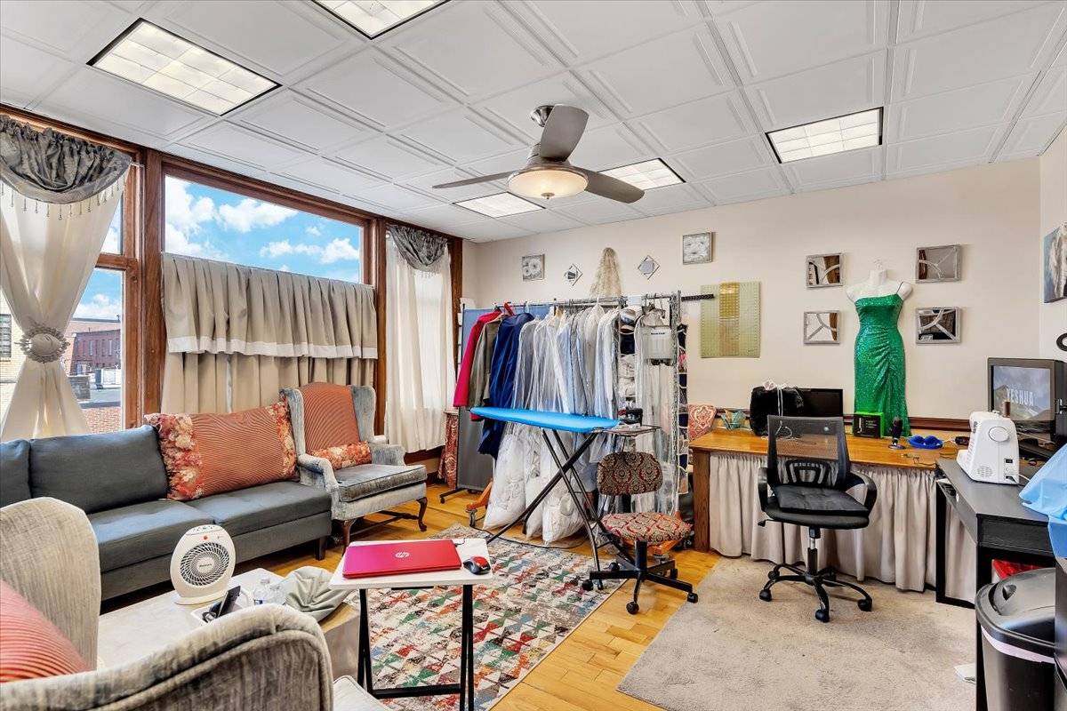 #19 photo, 29 W Fulton, Gloversville , NY 12078