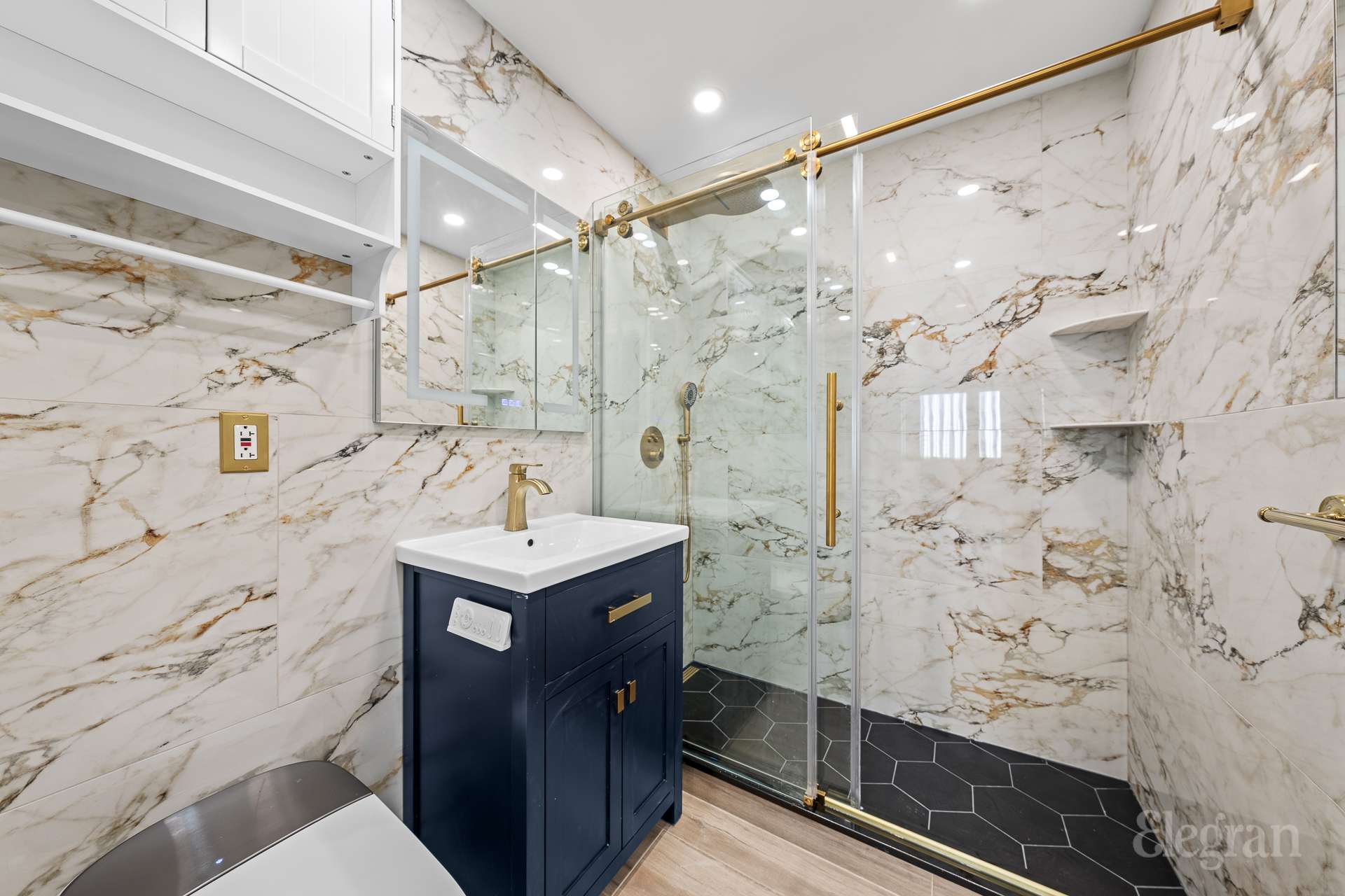 #8 photo, 58 W 58th Street, マンハッタン Midtown West , NY 10019