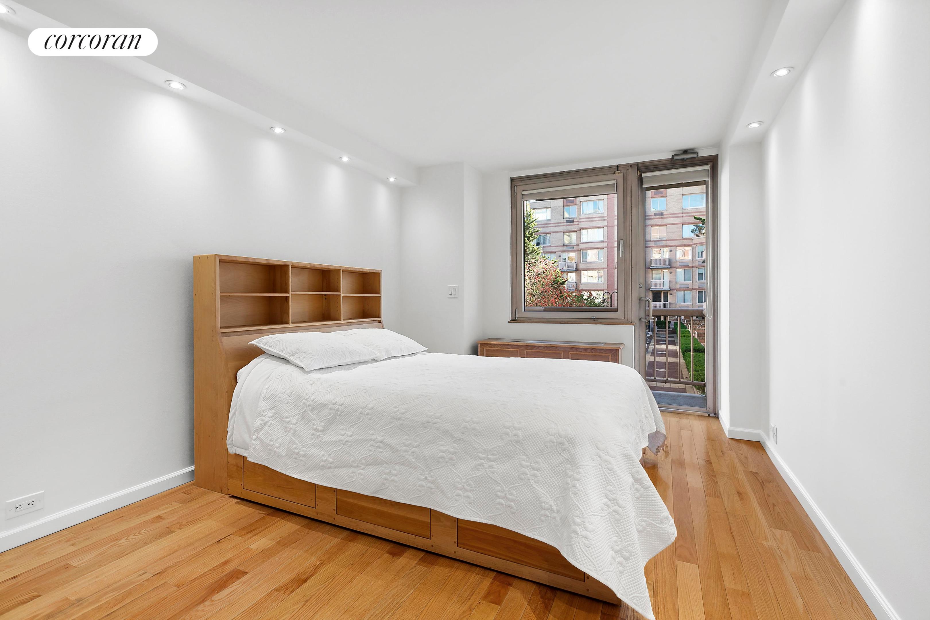 #16 photo, 393 W 49TH Street, マンハッタン Hells Kitchen , NY 10019