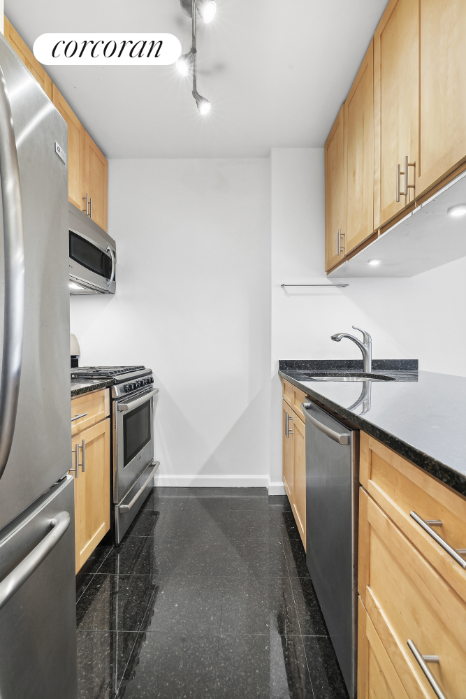 #7 photo, 393 W 49TH Street, マンハッタン Hells Kitchen , NY 10019