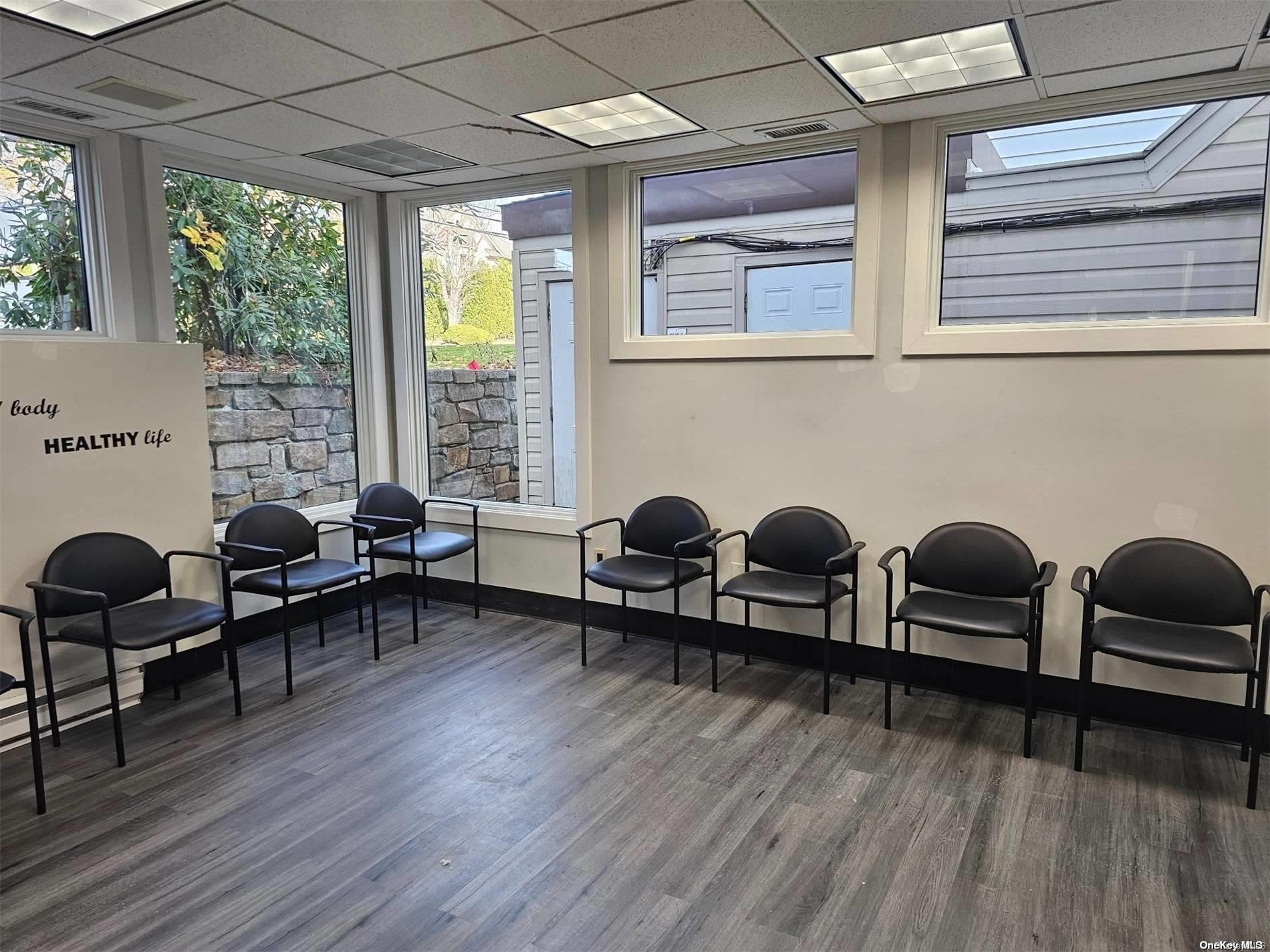 #6 photo, 152 E Main Unit A Street, サフォーク郡 Huntington , NY 11743