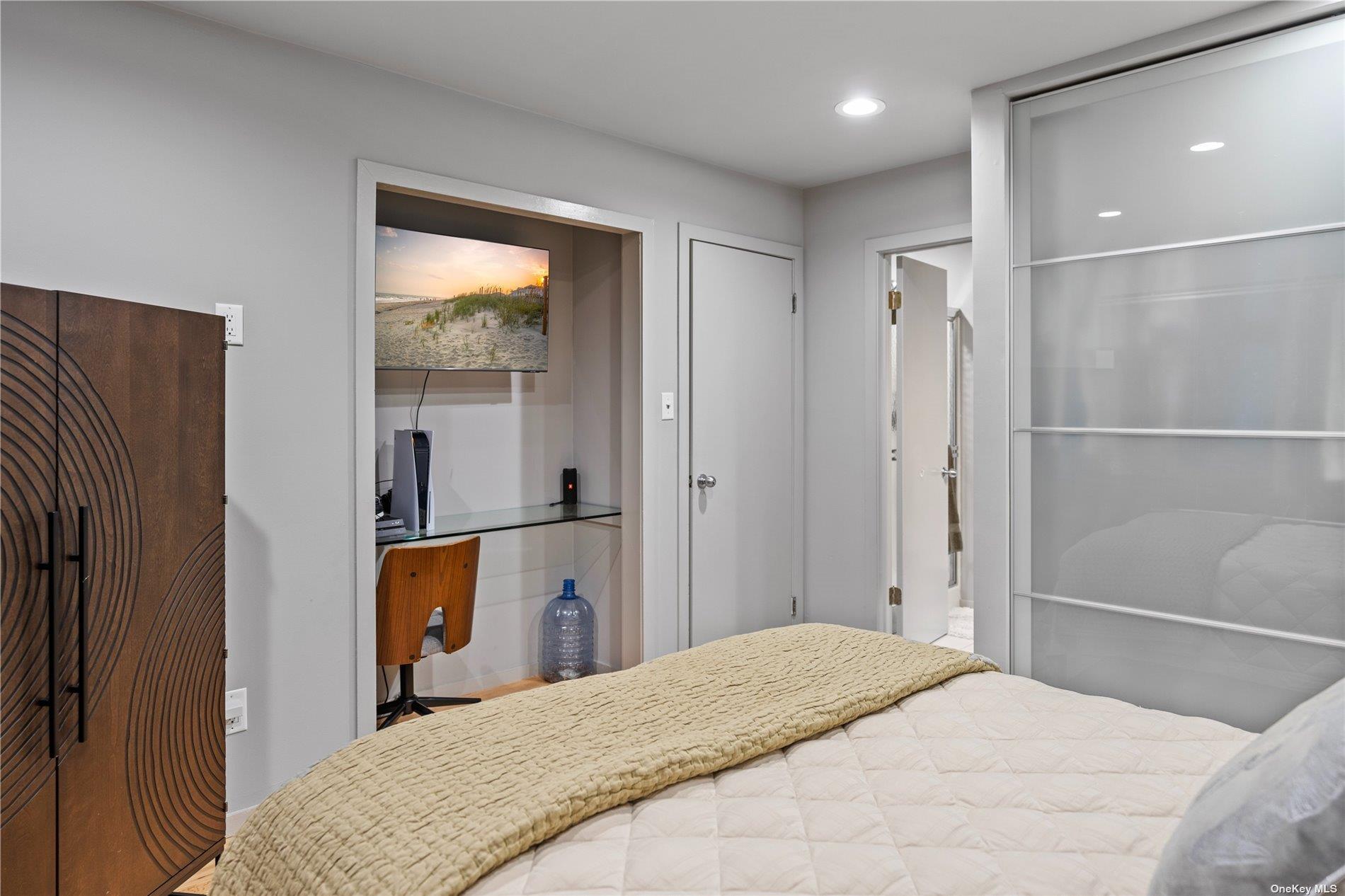 #12 photo, 25 N Quarter Road, サフォーク郡 Westhampton , NY 11977