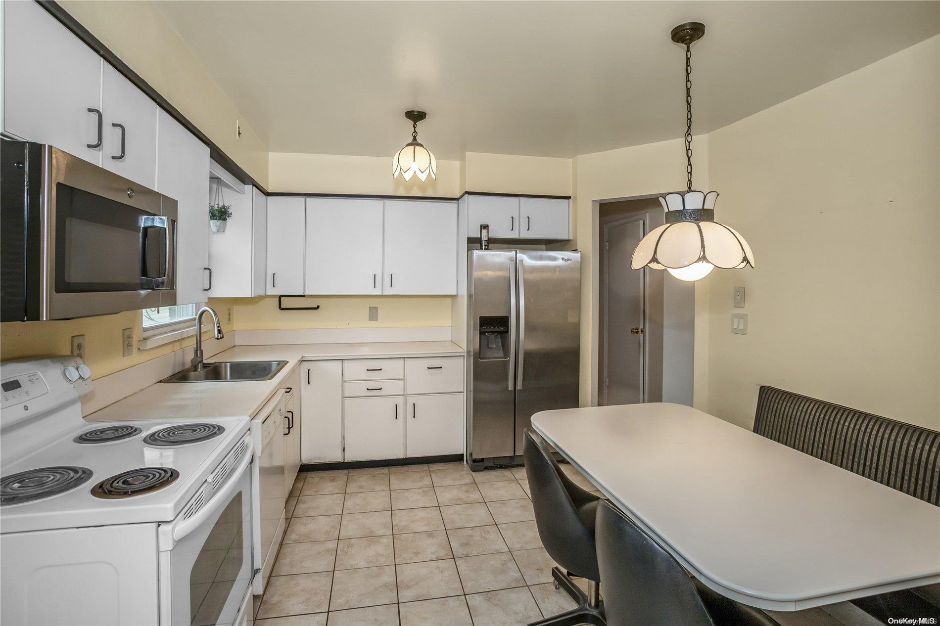 #11 photo, 159 Collins Avenue, Williston Park , NY 11596