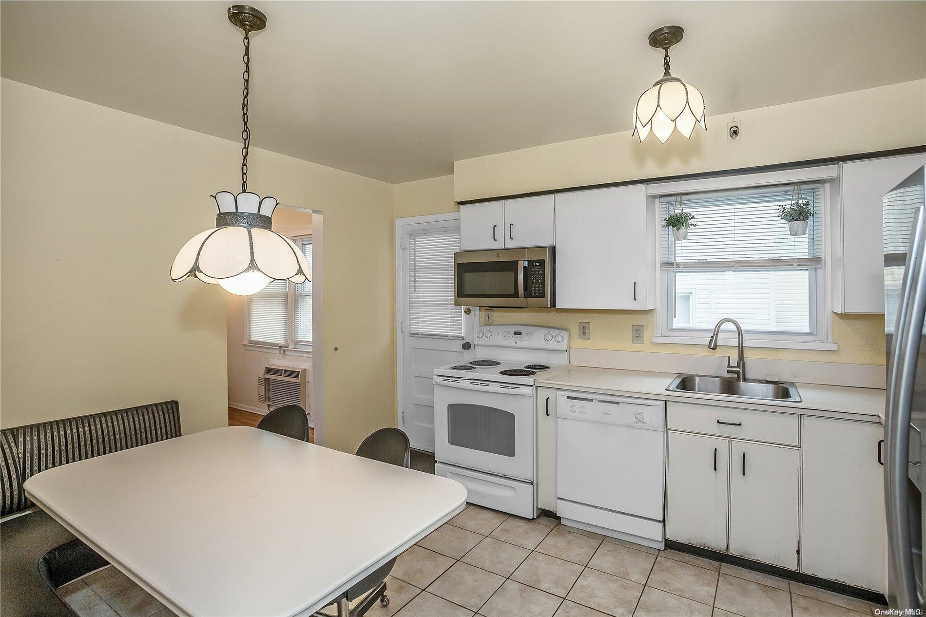 #14 photo, 159 Collins Avenue, Williston Park , NY 11596