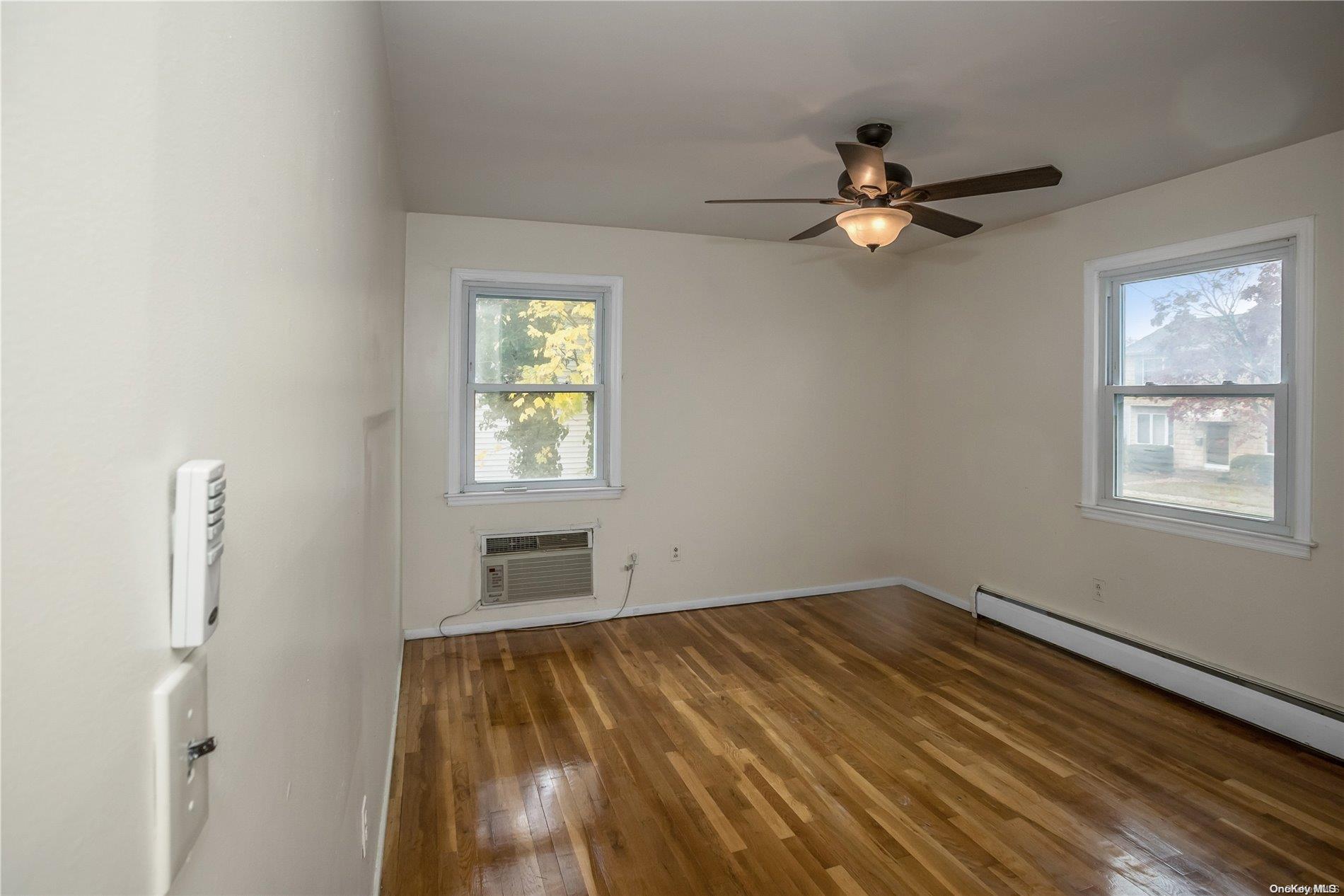 #15 photo, 159 Collins Avenue, Williston Park , NY 11596