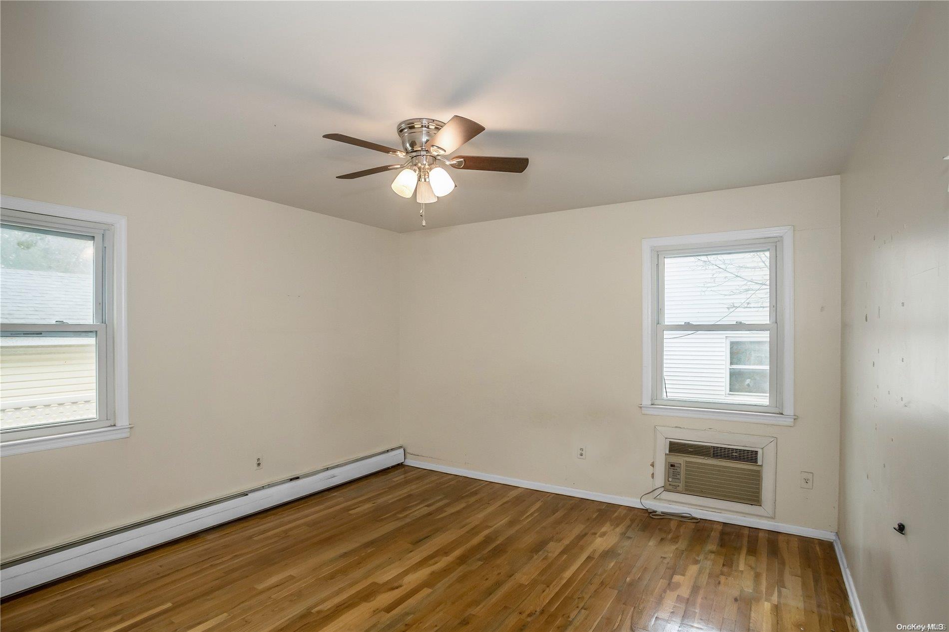 #19 photo, 159 Collins Avenue, Williston Park , NY 11596